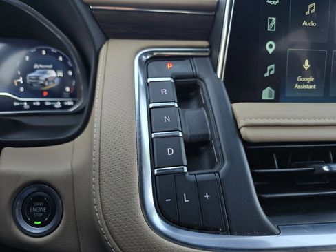 Used 2024 Chevrolet Suburban Premier image 27