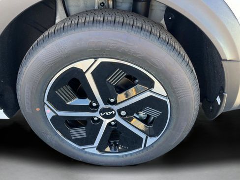 New 2025 Kia Niro EX w/ EX Cold Weather Package image 11