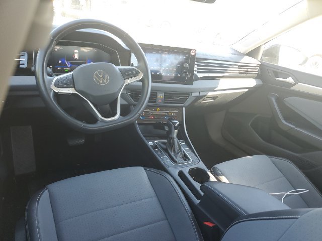 Certified 2025 Volkswagen Jetta SE FWD image 9