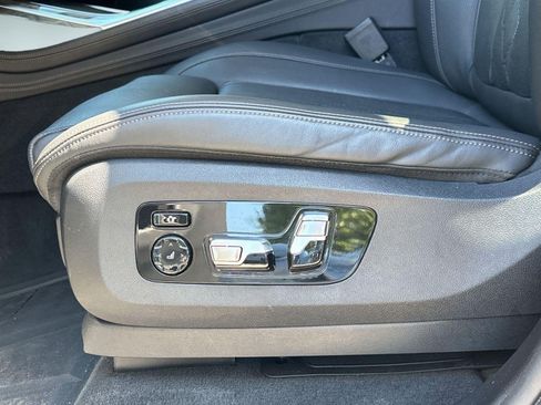Used 2019 BMW X7 xDrive40i w/ Premium Package AWD/4WD image 14