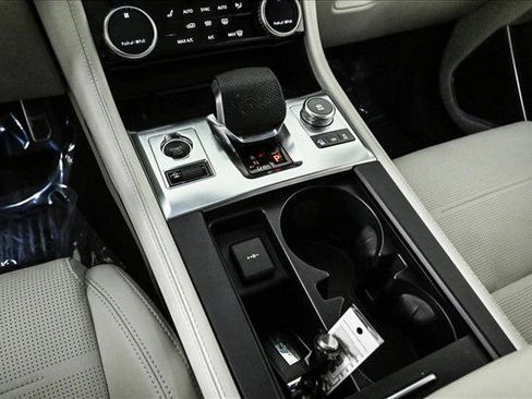 Used 2022 Jaguar F-PACE SVR image 12