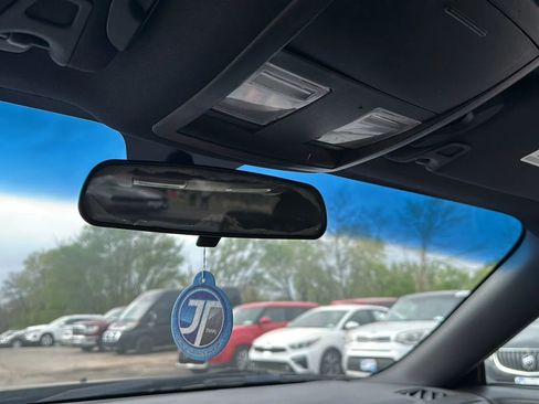 Used 2014 Dodge Challenger SXT image 16