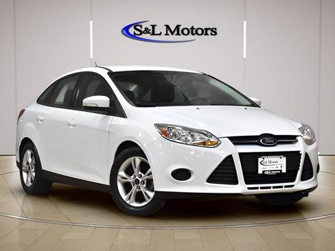 Used 2014 Ford Focus SE FWD image 1