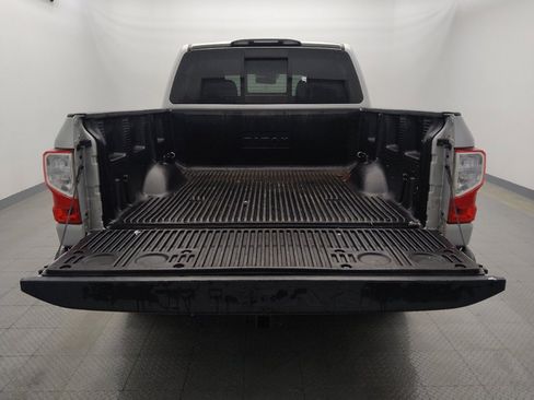 Used 2019 Nissan Titan SV w/ SV Convenience Package image 29