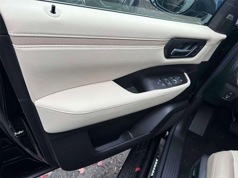 New 2025 Nissan Armada Platinum Reserve image 17