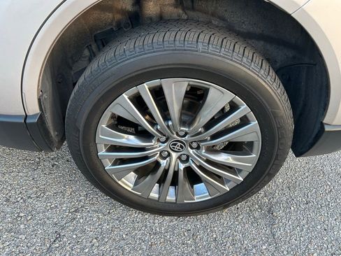 Used 2024 Toyota Venza Limited AWD/4WD image 10