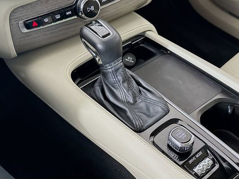 Used 2021 Volvo XC90 T6 Inscription w/ Advanced Package image 17