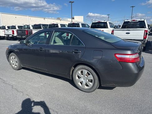 Used 2009 Toyota Camry LE FWD image 3