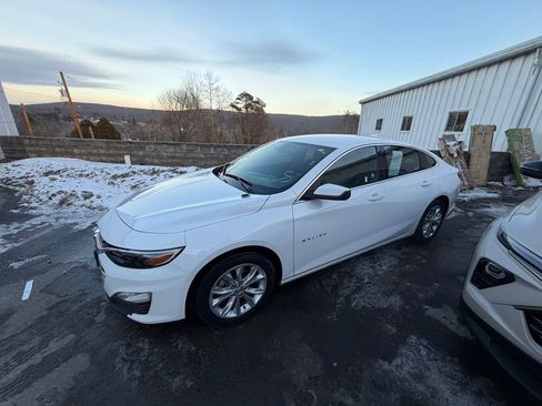 Used 2024 Chevrolet Malibu LT image 2