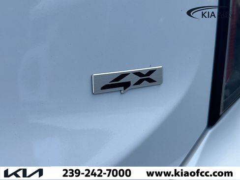 Certified 2024 Kia Telluride SX Prestige w/ Towing Package image 11