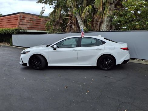 Used 2026 Toyota Camry SE AWD/4WD image 3