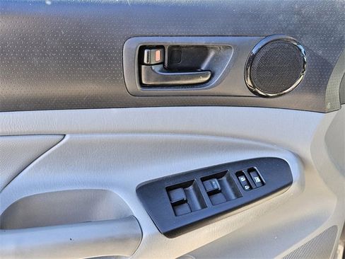 Used 2014 Toyota Tacoma PreRunner image 15