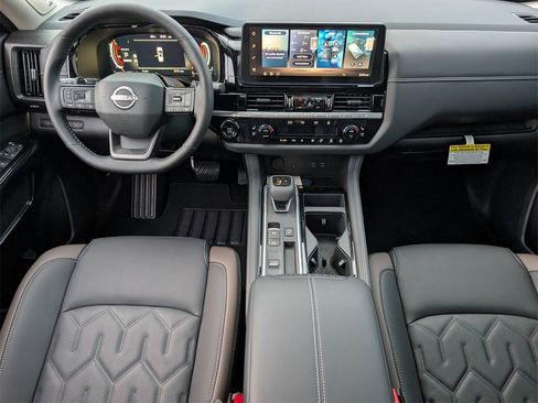 New 2026 Nissan Pathfinder Platinum image 8