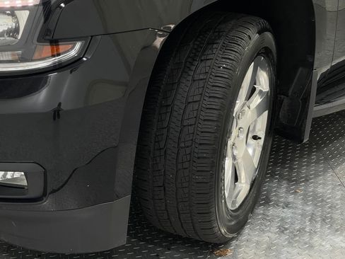 Used 2017 Chevrolet Suburban LT image 38