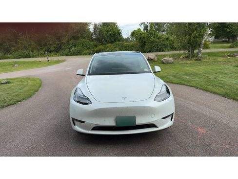 Used 2023 Tesla Model Y Long Range AWD/4WD image 3