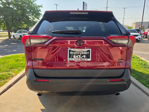 Used 2021 Toyota RAV4 LE AWD/4WD image 6