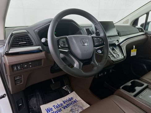 New 2026 Honda Odyssey Touring image 9