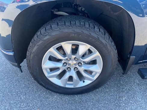 Used 2020 Chevrolet Silverado 1500 Custom w/ Custom Value Package image 12