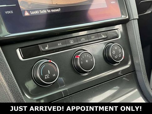 Used 2018 Volkswagen Golf SE image 22