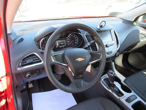 Used 2018 Chevrolet Cruze LS image 15