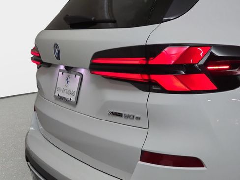 New 2026 BMW X5 xDrive50e w/ M Sport Package AWD/4WD image 33