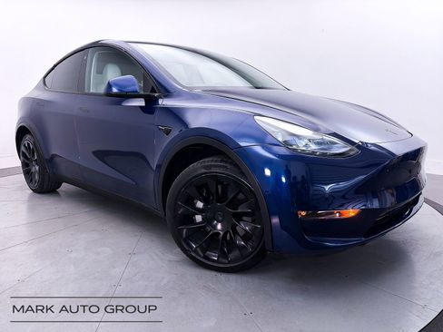 Used 2022 Tesla Model Y Long Range AWD/4WD image 1