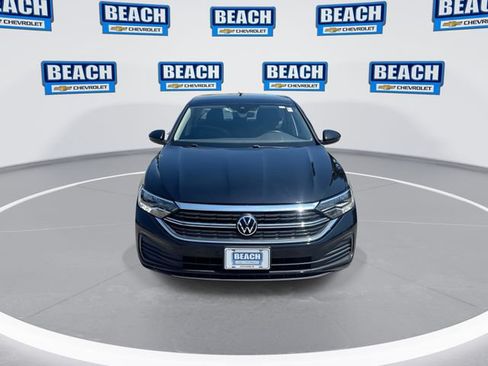 Used 2024 Volkswagen Jetta SE FWD image 3