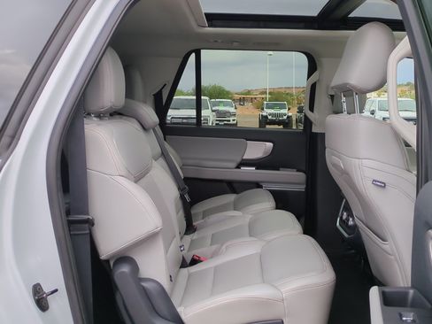 Used 2025 Ford Expedition Max Active AWD/4WD image 31