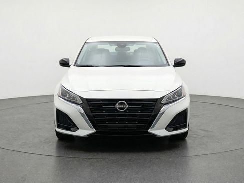 Used 2025 Nissan Altima 2.5 SV FWD image 2