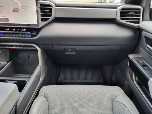 Used 2025 Toyota Tundra Limited AWD/4WD image 28