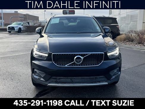 Used 2022 Volvo XC40 T5 Momentum image 4