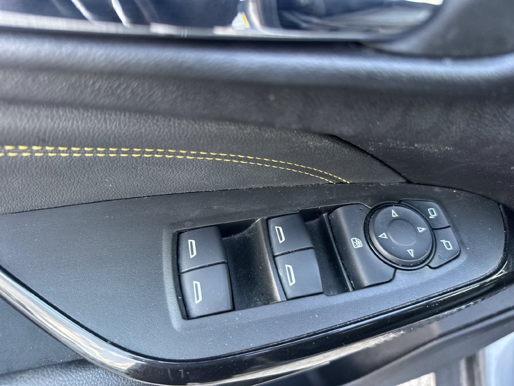 Used 2024 Chevrolet Trax LT w/ Sunroof Package FWD image 43
