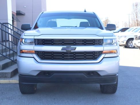 Used 2018 Chevrolet Silverado 1500 Custom w/ Custom Value Package image 4