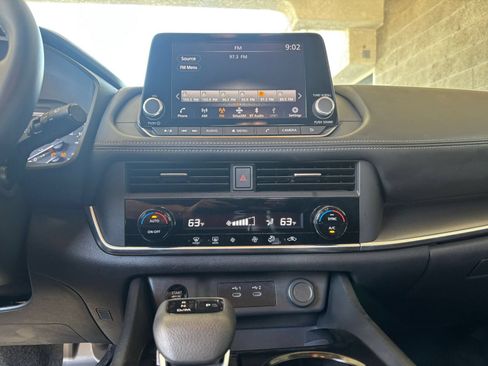 Used 2025 Nissan Rogue SV FWD image 20