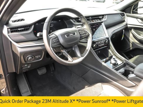 New 2025 Jeep Grand Cherokee Altitude image 4