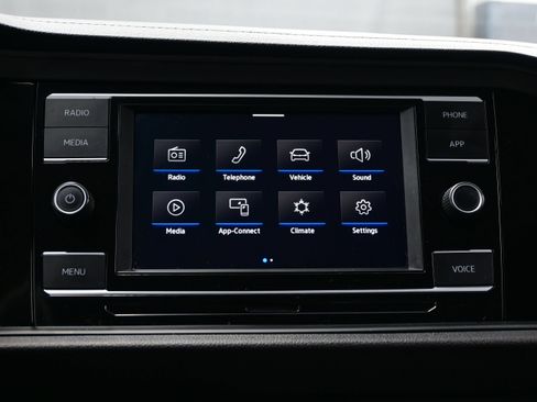 Used 2022 Volkswagen Jetta SE FWD image 19