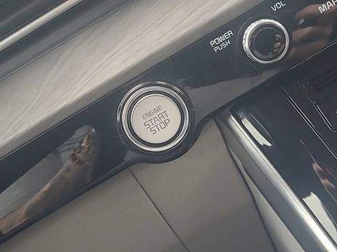 Certified 2024 Kia Carnival EX FWD image 33
