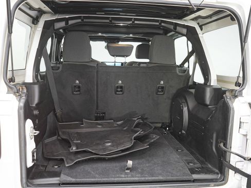 Used 2024 Jeep Wrangler Unlimited Rubicon w/ XTREMEE 35" Tire Package AWD/4WD image 9