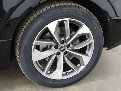 Used 2021 Audi e-tron Premium Plus image 43