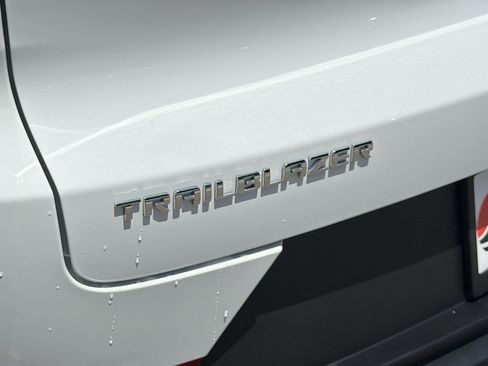Used 2025 Chevrolet TrailBlazer LS FWD image 26