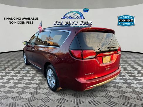 Used 2017 Chrysler Pacifica Touring-L w/ Tire & Wheel Group image 5