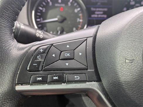 Used 2018 Nissan Rogue SL w/ Premium Package image 26