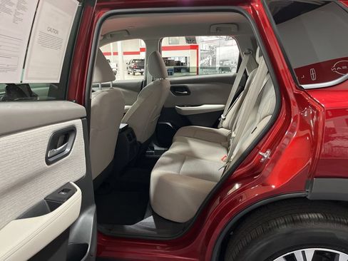 Used 2023 Nissan Rogue SV AWD/4WD image 16