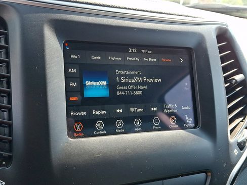 Used 2020 Jeep Cherokee Latitude Plus w/ Cold Weather Group image 17