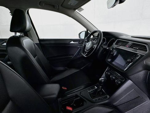 Used 2019 Volkswagen Tiguan SE w/ Panoramic Sunroof Package FWD image 27