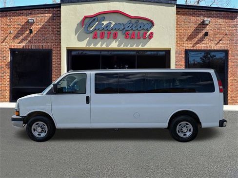 Used 2017 Chevrolet Express 3500 LT w/ LT Preferred Equipment Group image 8