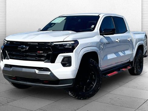 Used 2023 Chevrolet Colorado Z71 w/ Z71 Convenience Package 2 AWD/4WD image 12