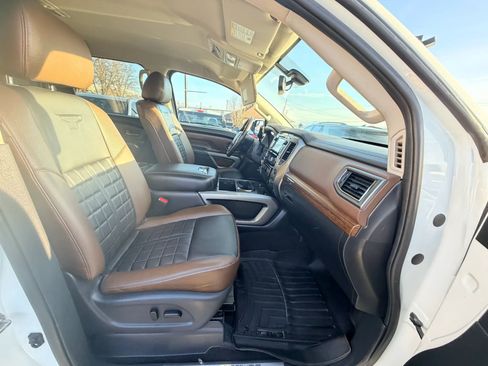 Used 2018 Nissan Titan Platinum Reserve image 31