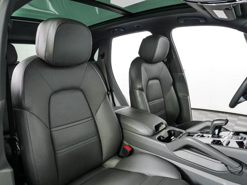 Certified 2019 Porsche Cayenne S AWD/4WD image 25