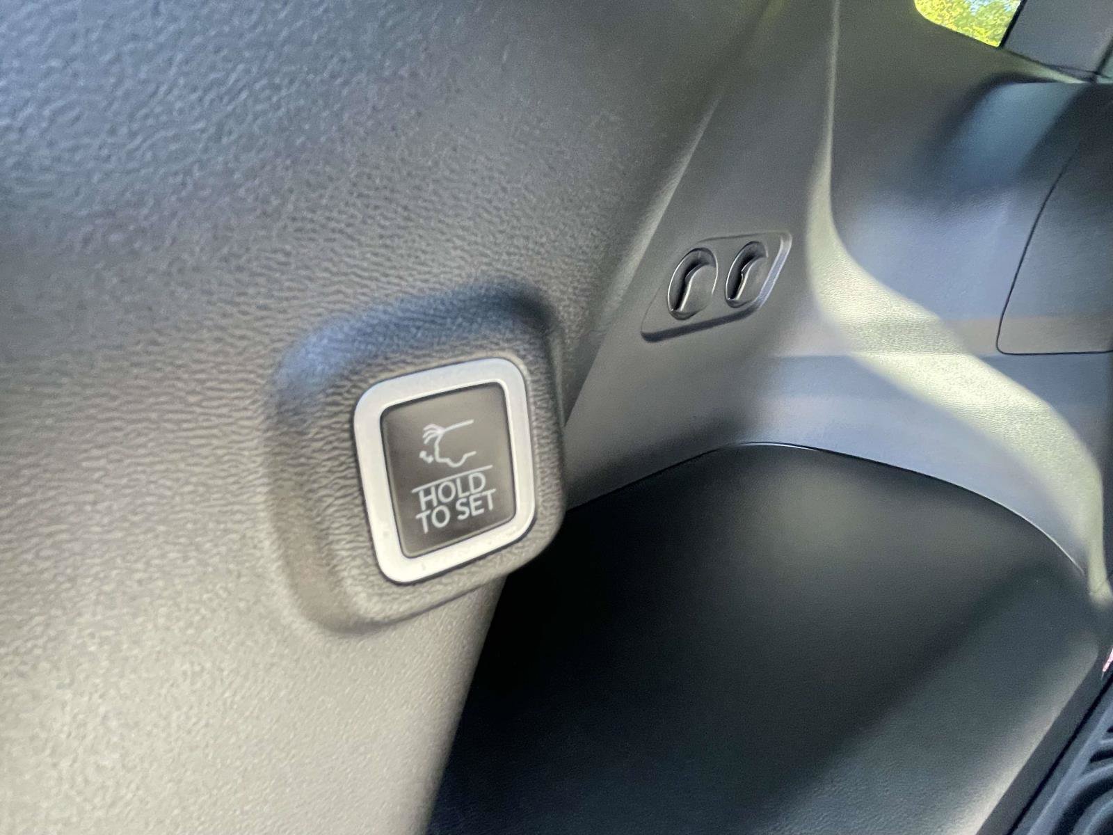 Used 2026 Jeep Cherokee Limited AWD/4WD image 11